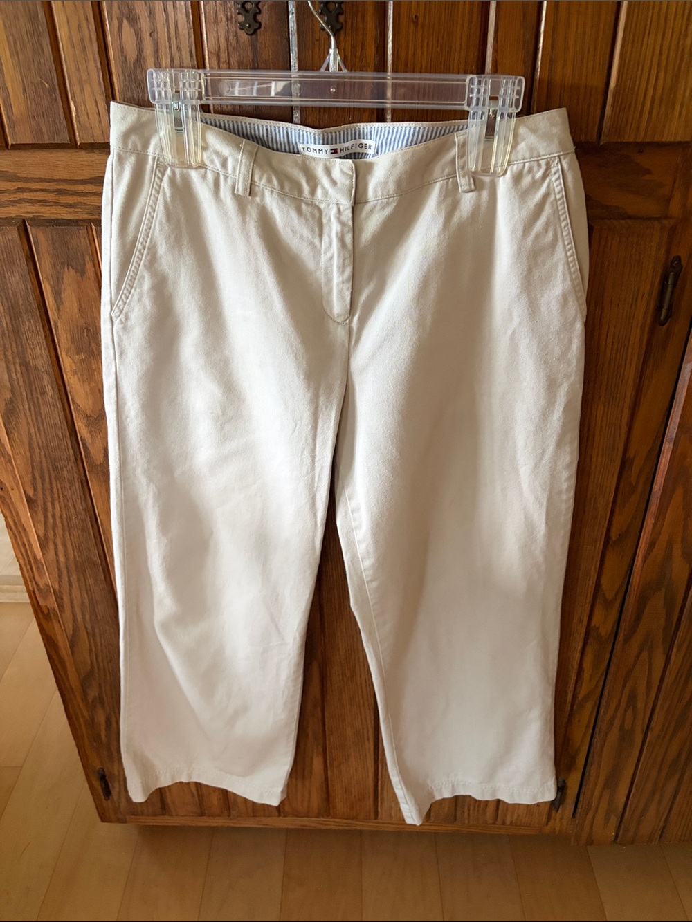 Tommy Hilfiger Women's khaki pants size 6 
100% Cotten